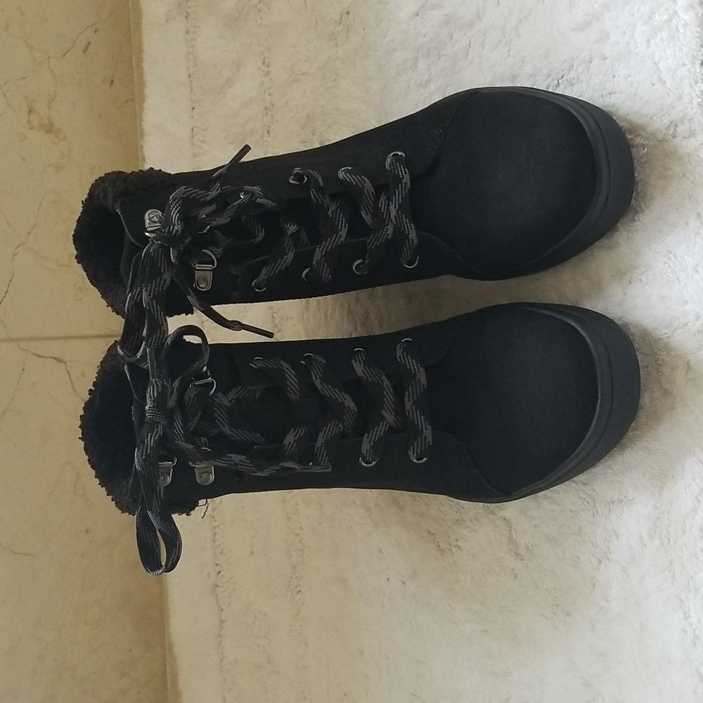 Dr. Scholl's size 7 wedge black suede booties